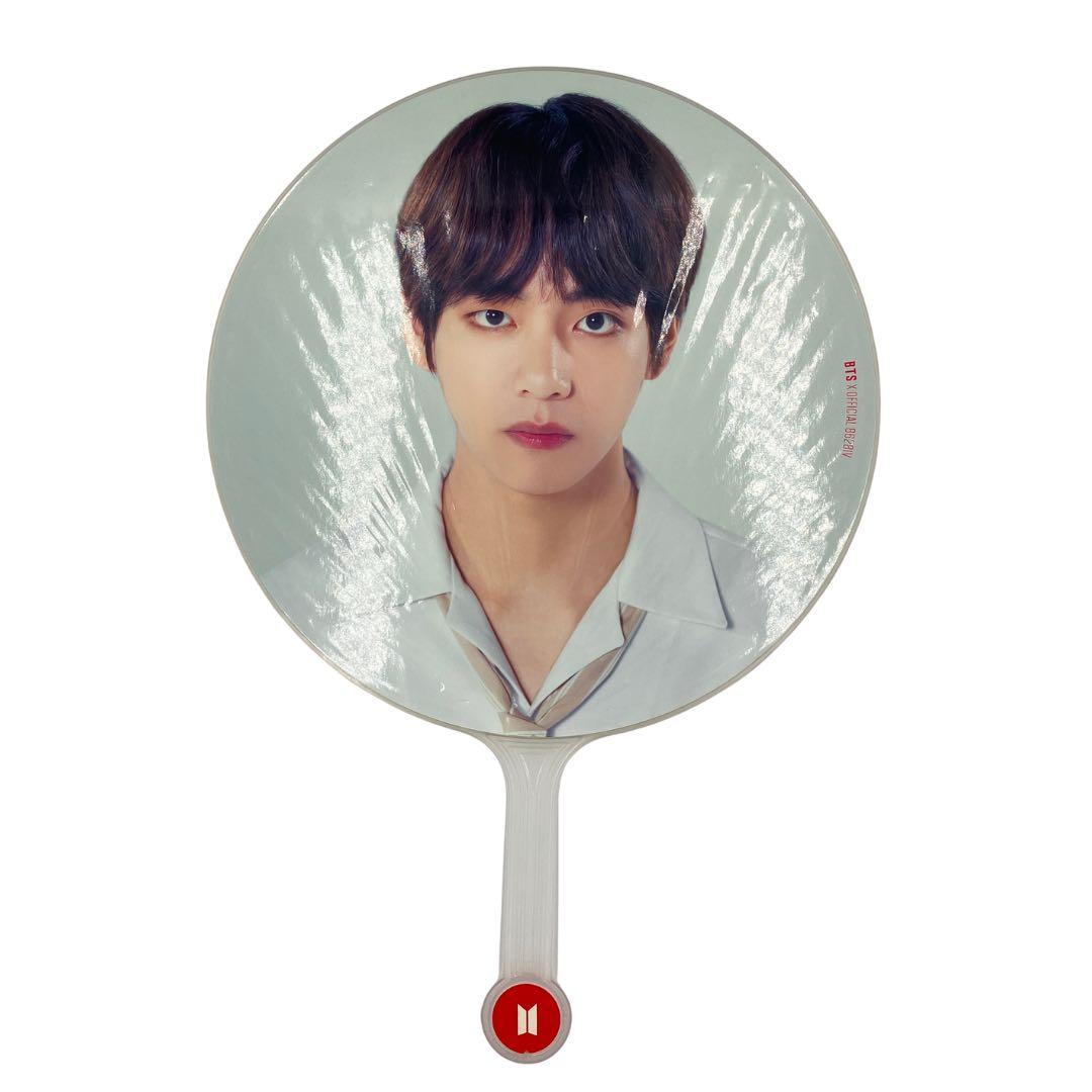 テテ（BTS）ワールドツアー ジャンボうちわ - メルカリ