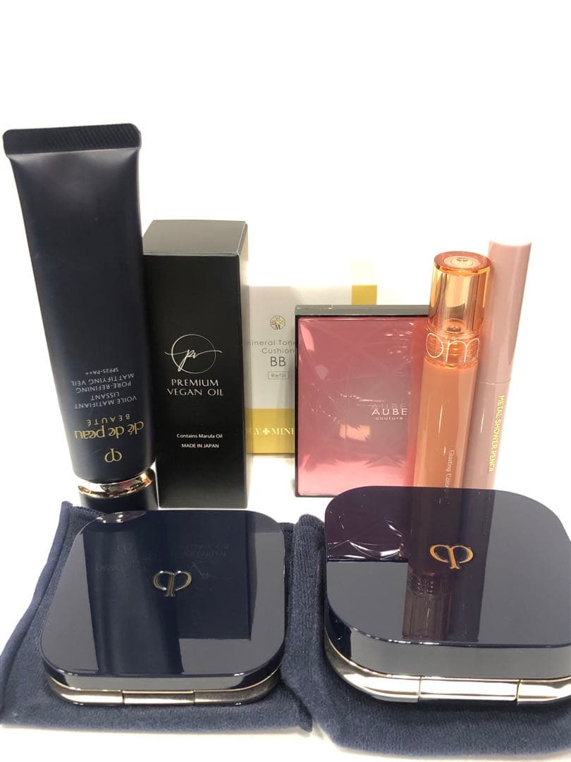 422:クレドポーボーテ　コスメまとめ＋おまけ付 クレ・ド・ポー ボーテのメイクアップアイテムより 愛の絆を表現した