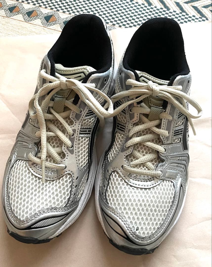 【人気　完売品】ASICS GEL-KAYANO 14 24.0cm