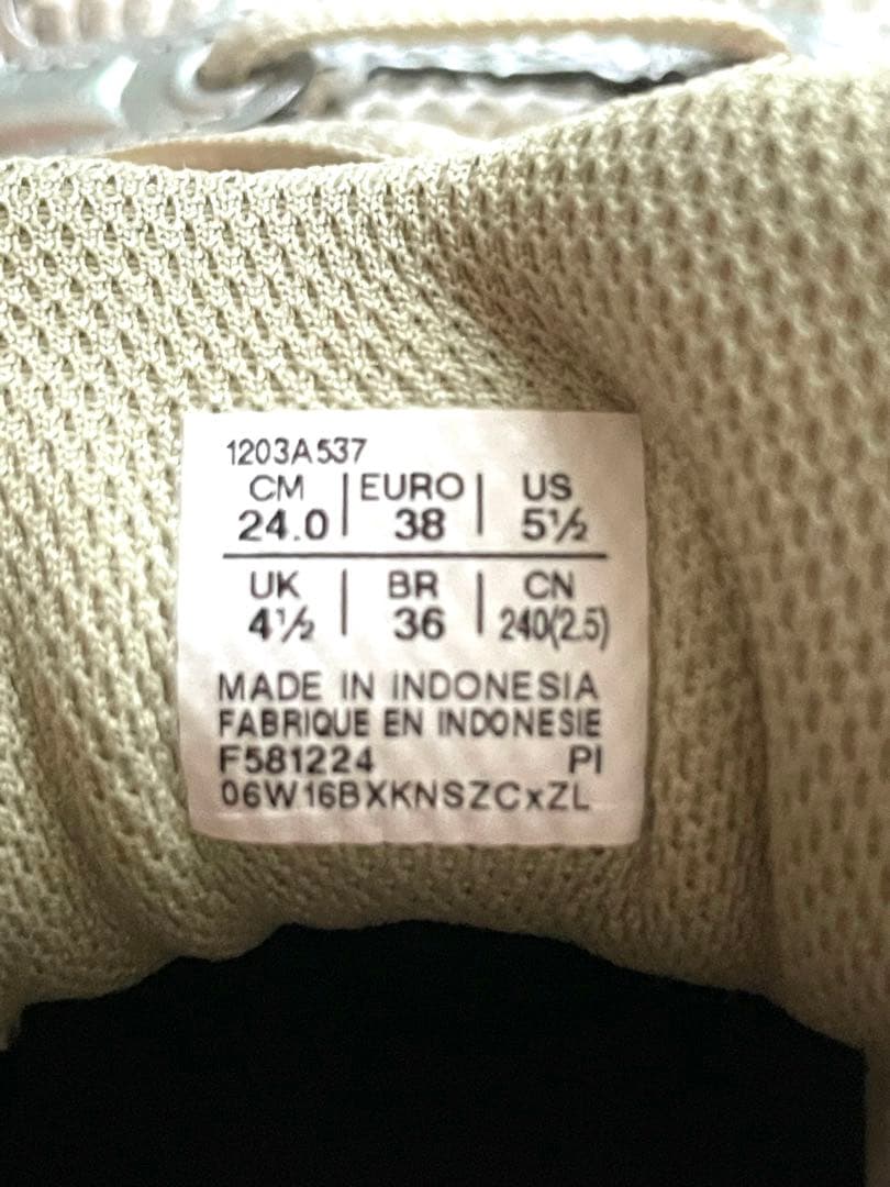 【人気　完売品】ASICS GEL-KAYANO 14 24.0cm