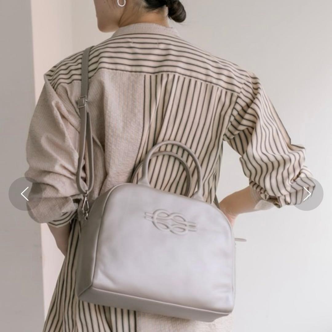 イアパピヨネ 本革 ショルダー付き 2way エンボスボストンバッグ