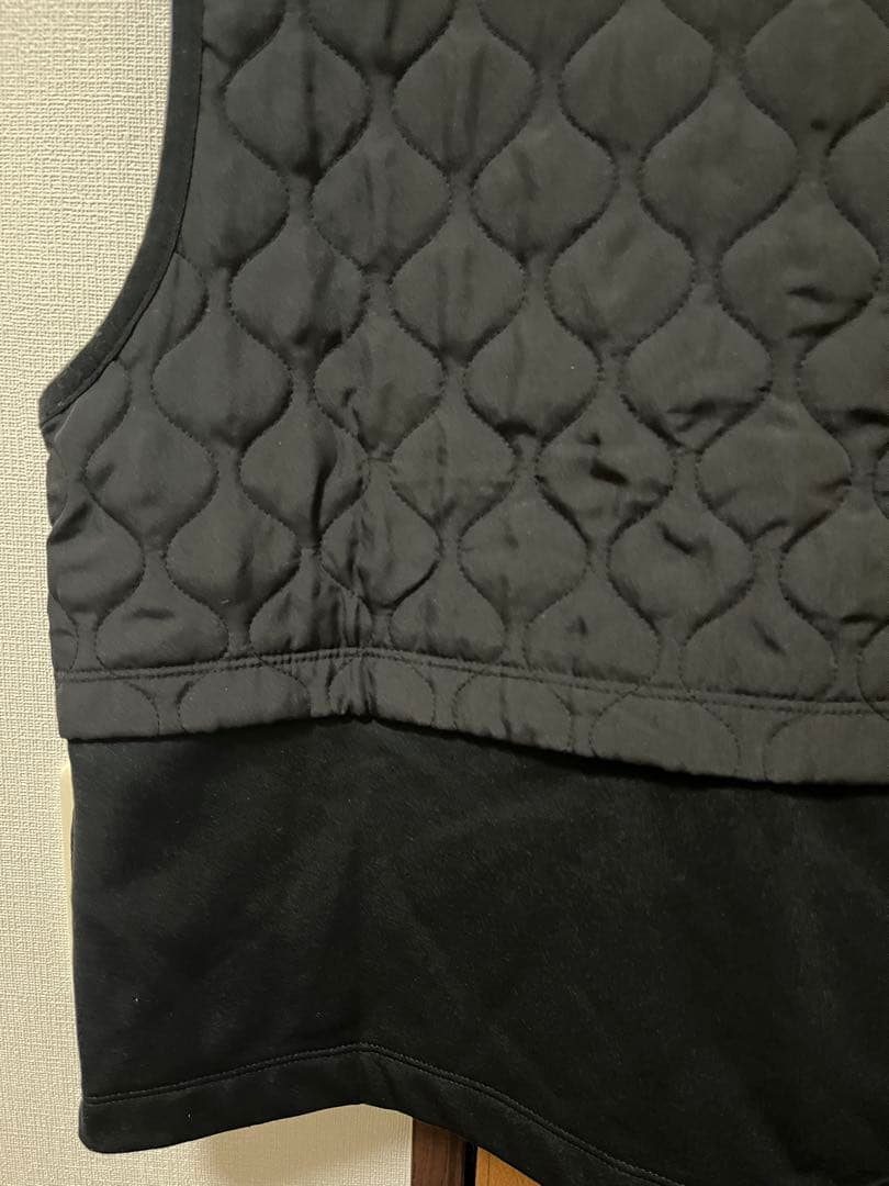 未使用に近い中古美品！黒NIKE Aerolayerベスト レディースM 未使用に