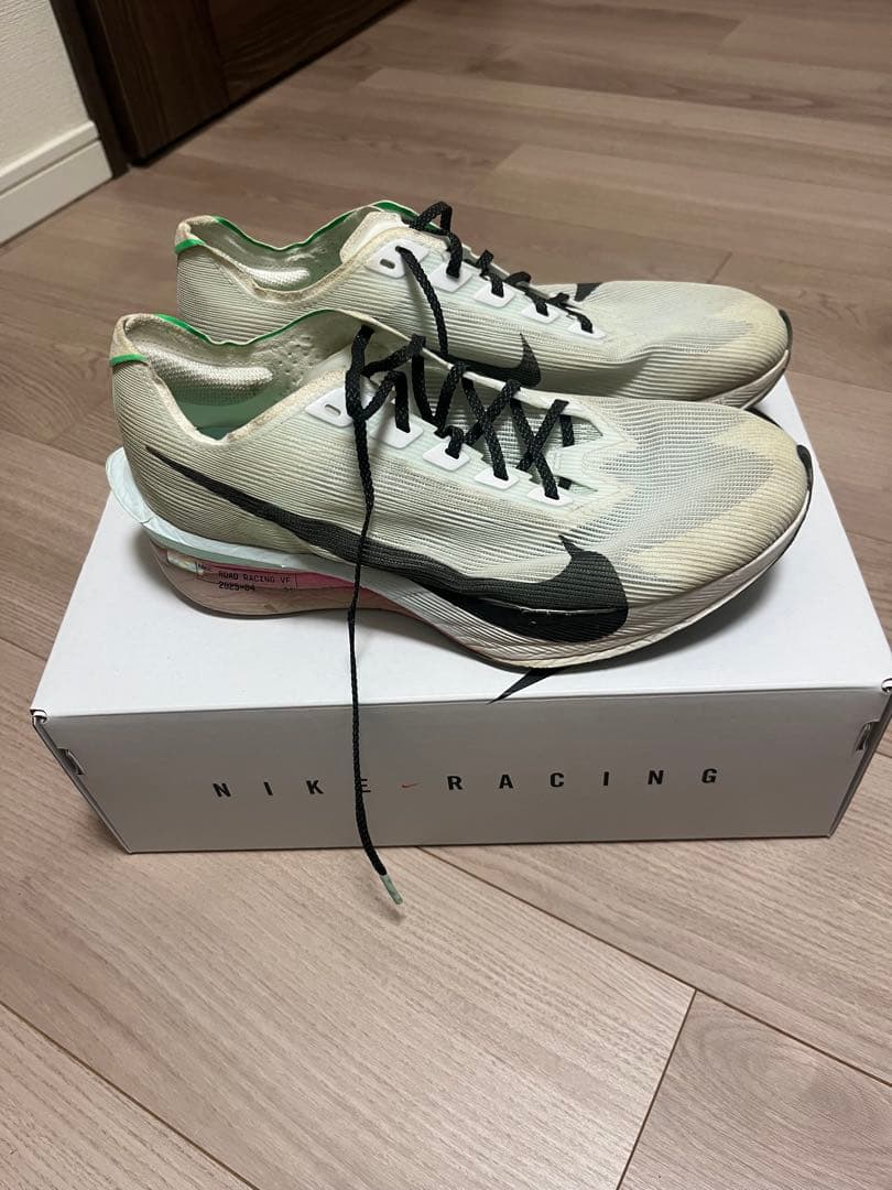 NIKE ヴェイパーフライ4 25.5cm