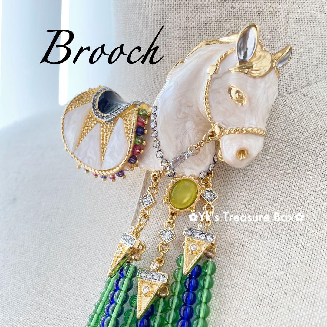 Z284/マットゴールド エナメル 馬 ホース瑠璃ビーズタッセルブローチ