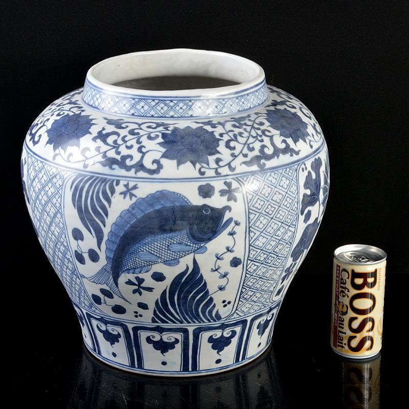 中国　青花　花卉魚藻文瓶　壷　C　R5596C 青花紅彩魚藻文壺 | 景徳鎮窯 | 収蔵品詳細 | 作品を知る | 東京富士