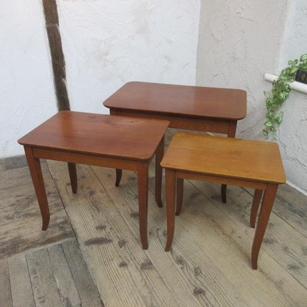 イギリス ビンテージ 家具 ネストテーブル サイドテーブル 3台組 6546c 英国アンティークの3台セットのテーブル、ウォールナット材のネスト