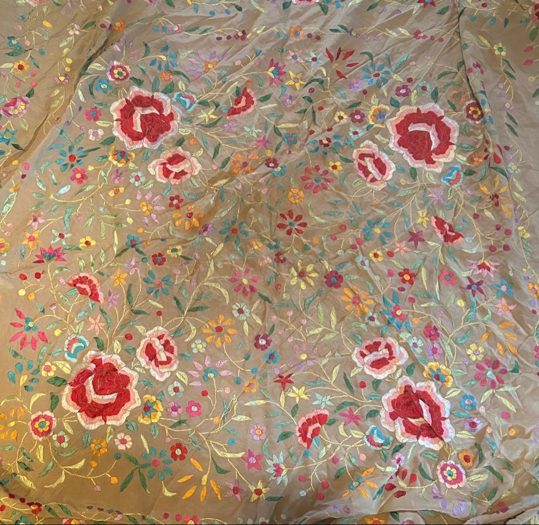 マントン花柄刺繍 ベージュ フラメンコ ソニアジョーンズ中古