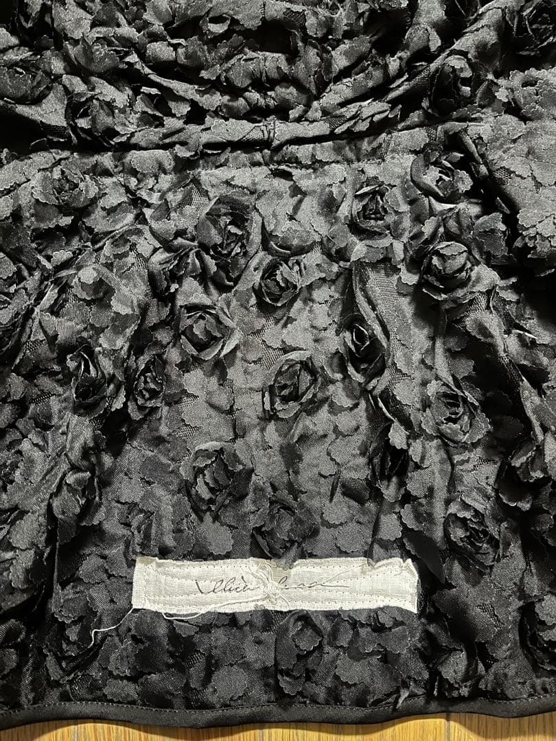 alice auaa アリスアウアア ブラック フラワー柄 ケープ | 激安通販の