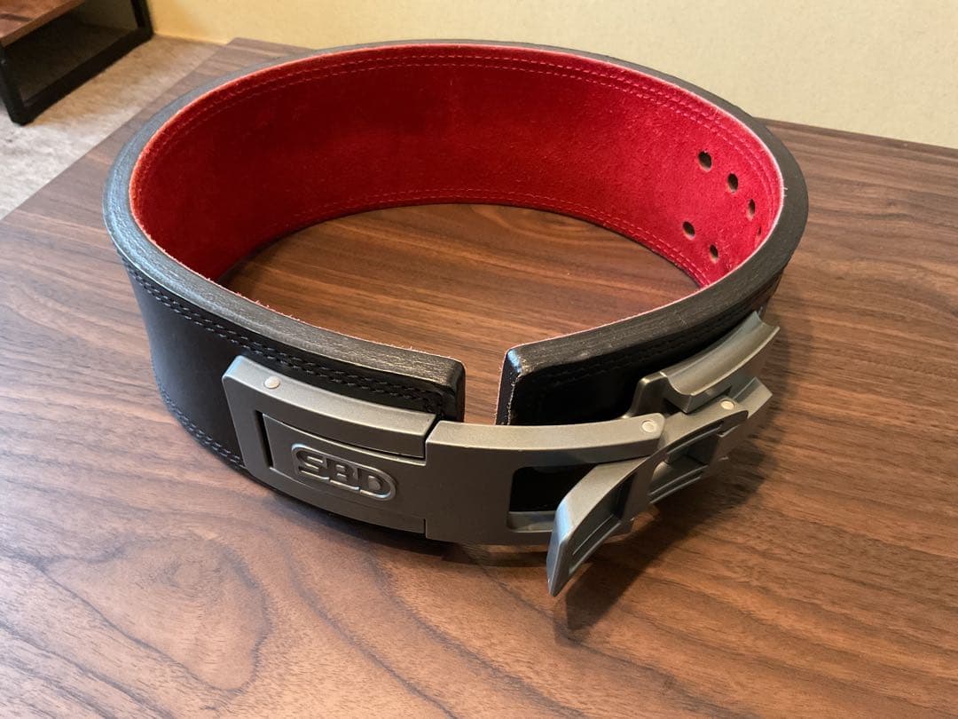 SBD パワーリフティングベルト 黒/赤　13mm Sサイズ SBD】パワーリフティングベルト 13mm Sサイズ(現行新ロゴモデル