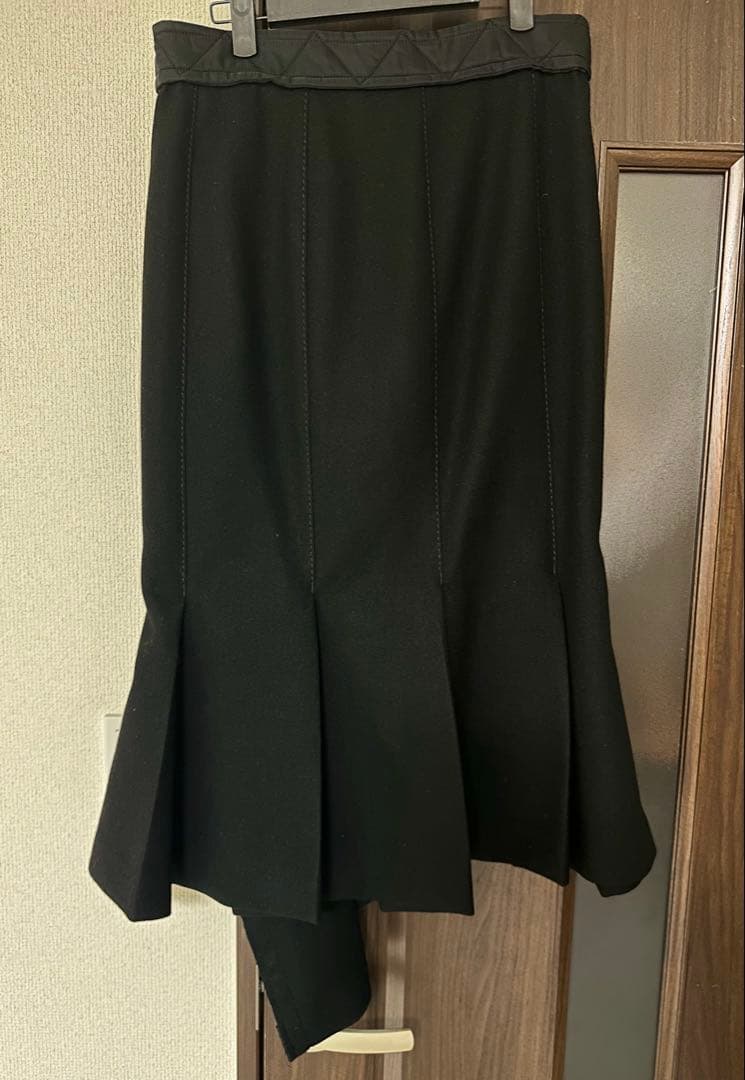 美品】早い者勝ちsacai ブラックスカート サイズ3 - メルカリ