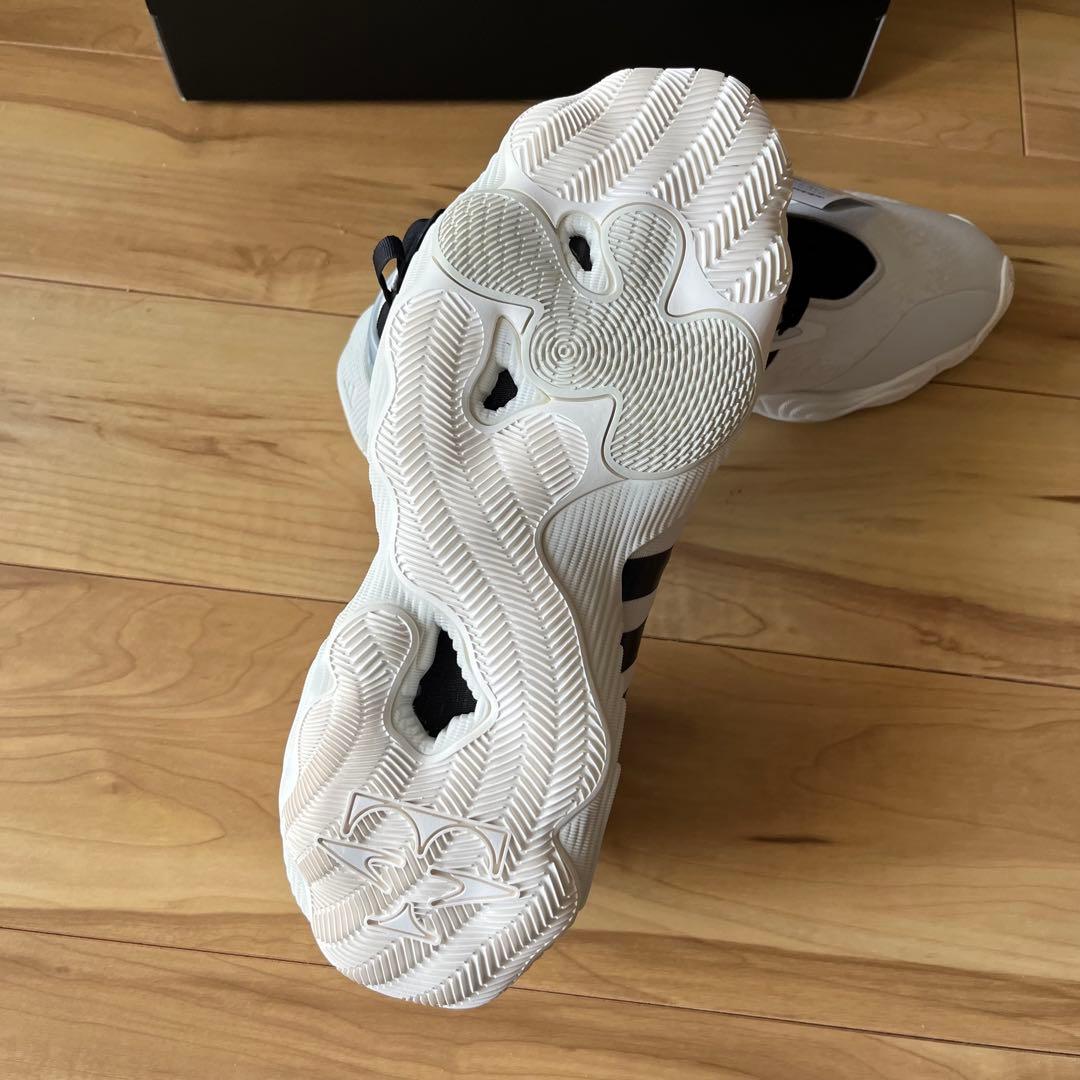 アディダス バスケットボールシューズ TRAE YOUNG 3 28.5CM