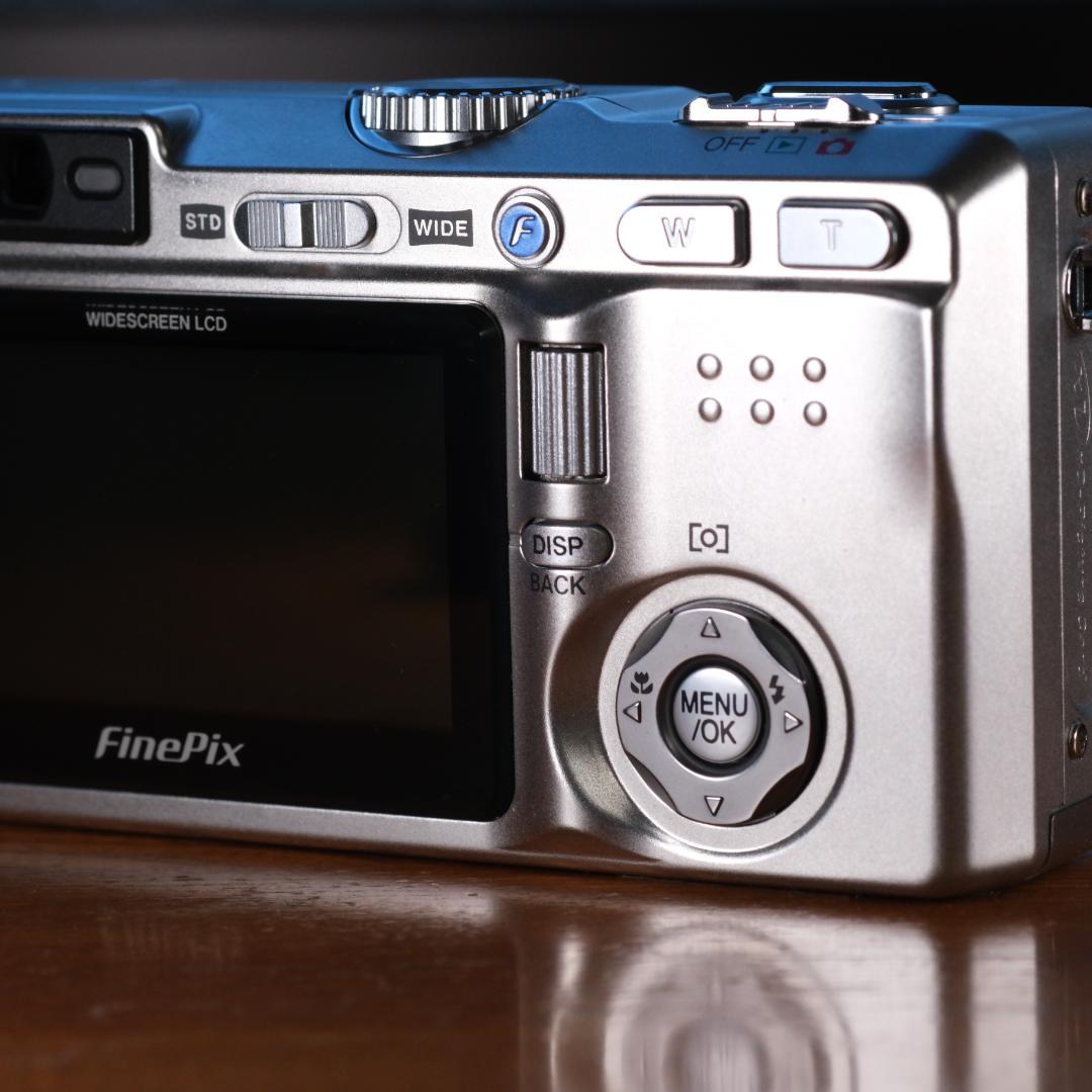 d*7様 FUJIFILM Finepix F810 超美 ちょい残念 カードも - デジタル