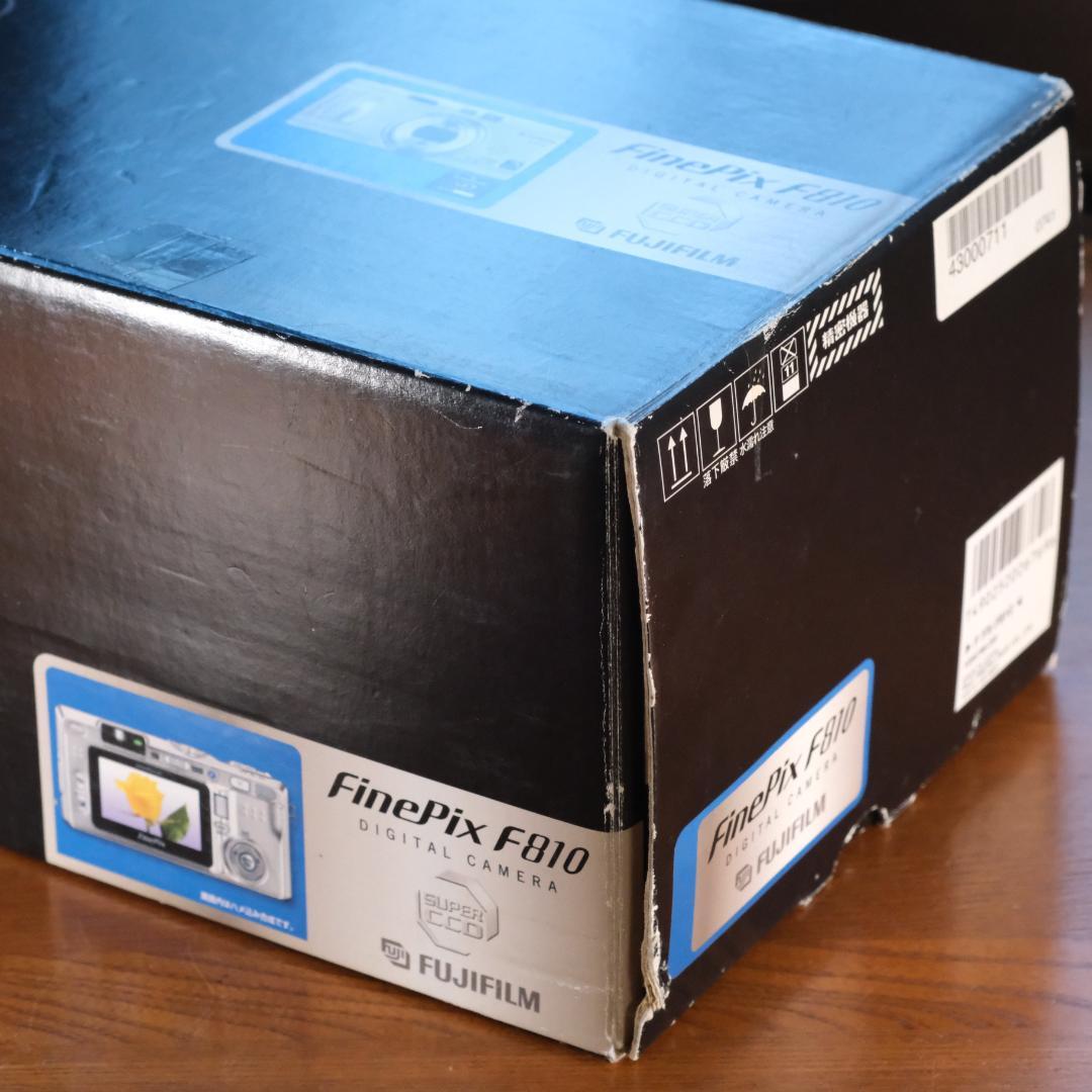 d*7様 FUJIFILM Finepix F810 超美 ちょい残念 カードも - デジタル