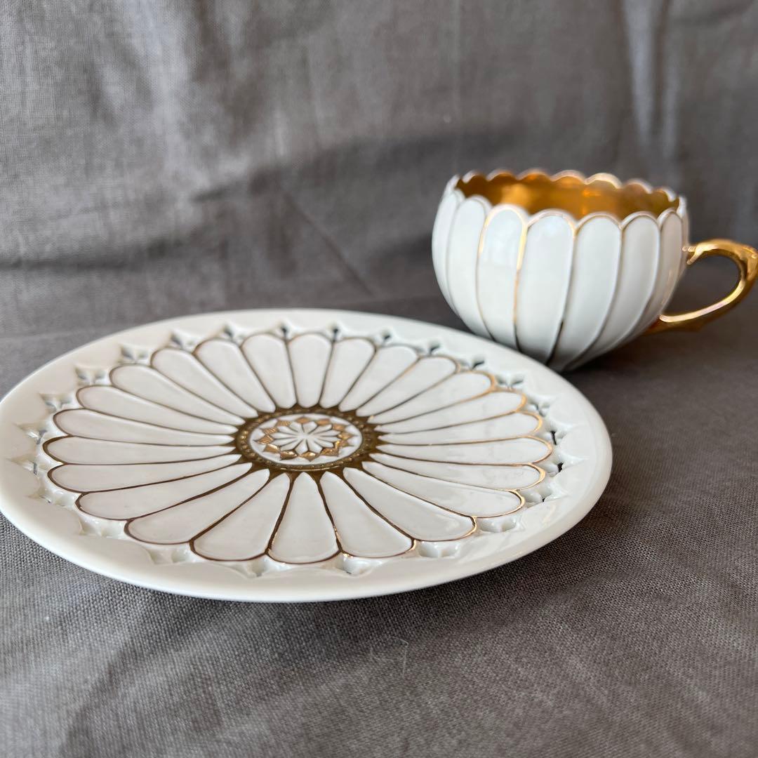 伊藤剛俊 希少ホワイトandゴールド カップとお皿のセット - メルカリ