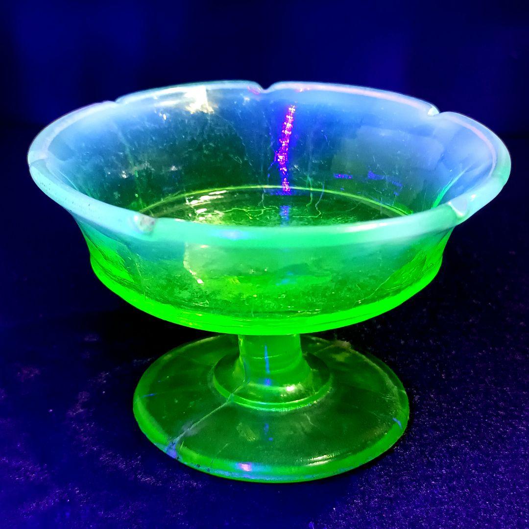 希少】ウランガラス 古ガラス 乳白色 オパールセントガラス デザート