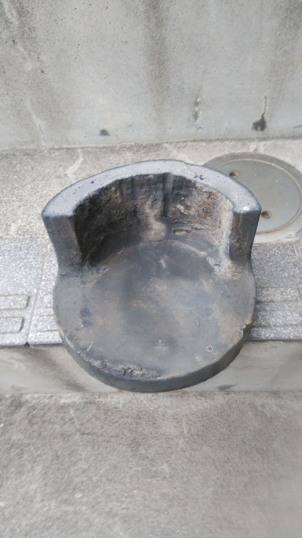 瓦 天皇家菊の16紋 本物です - メルカリ