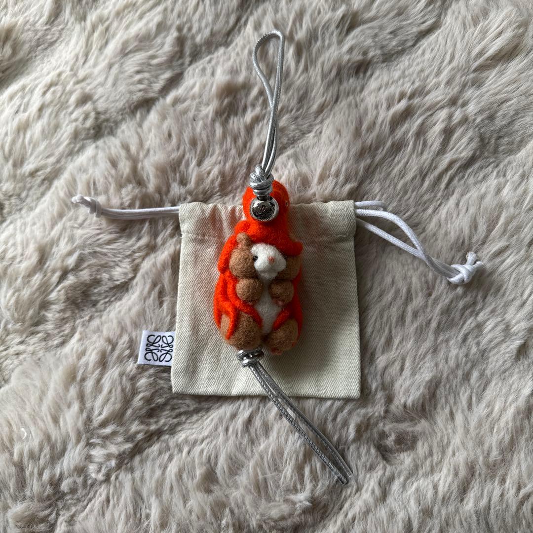 ロエベ スナフジタ ハムスター タコ チャーム - メルカリ