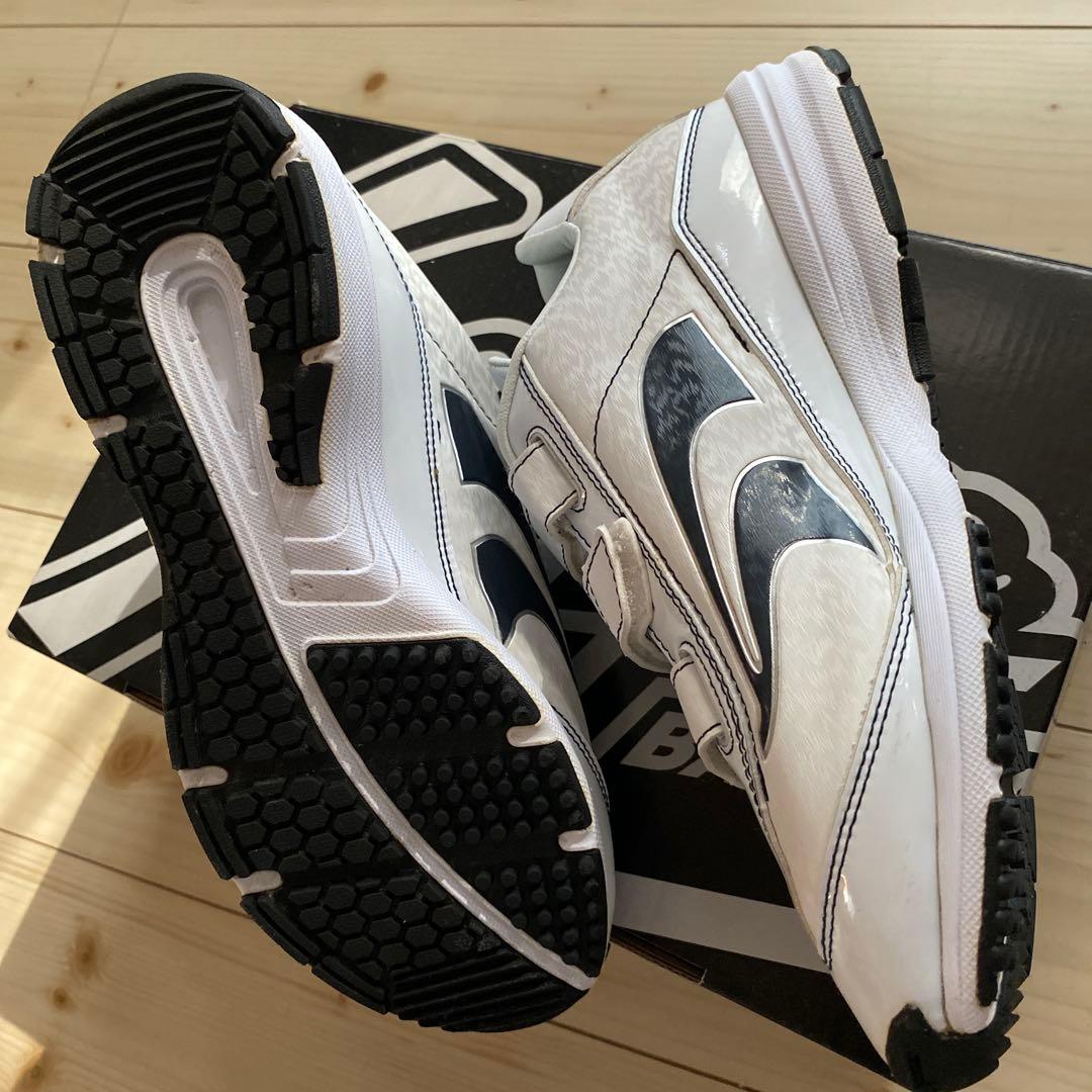 久保田スラッガー トレーニングシューズ ホワイト/ネイビー　25.0cm