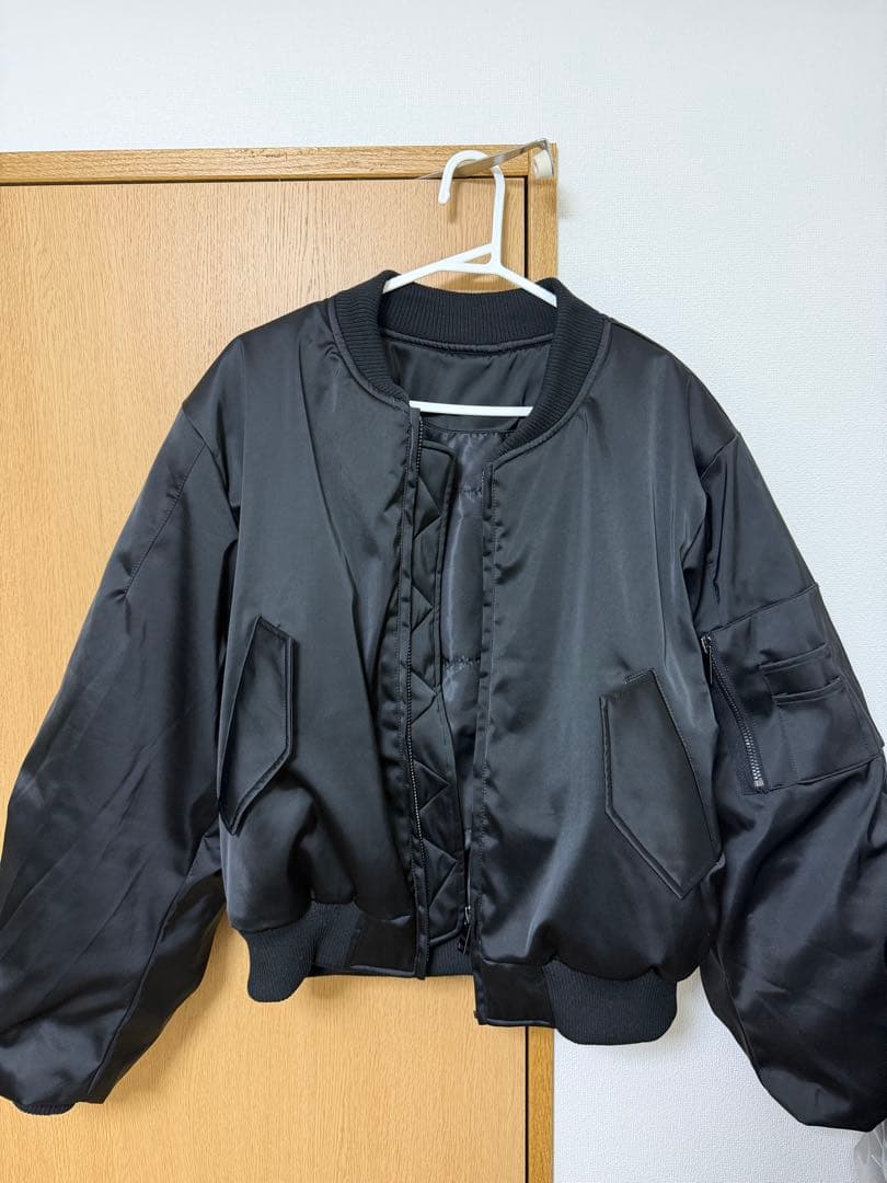 ENTIRE STUDIOS似 短丈ブラックボンバージャケット - メルカリ