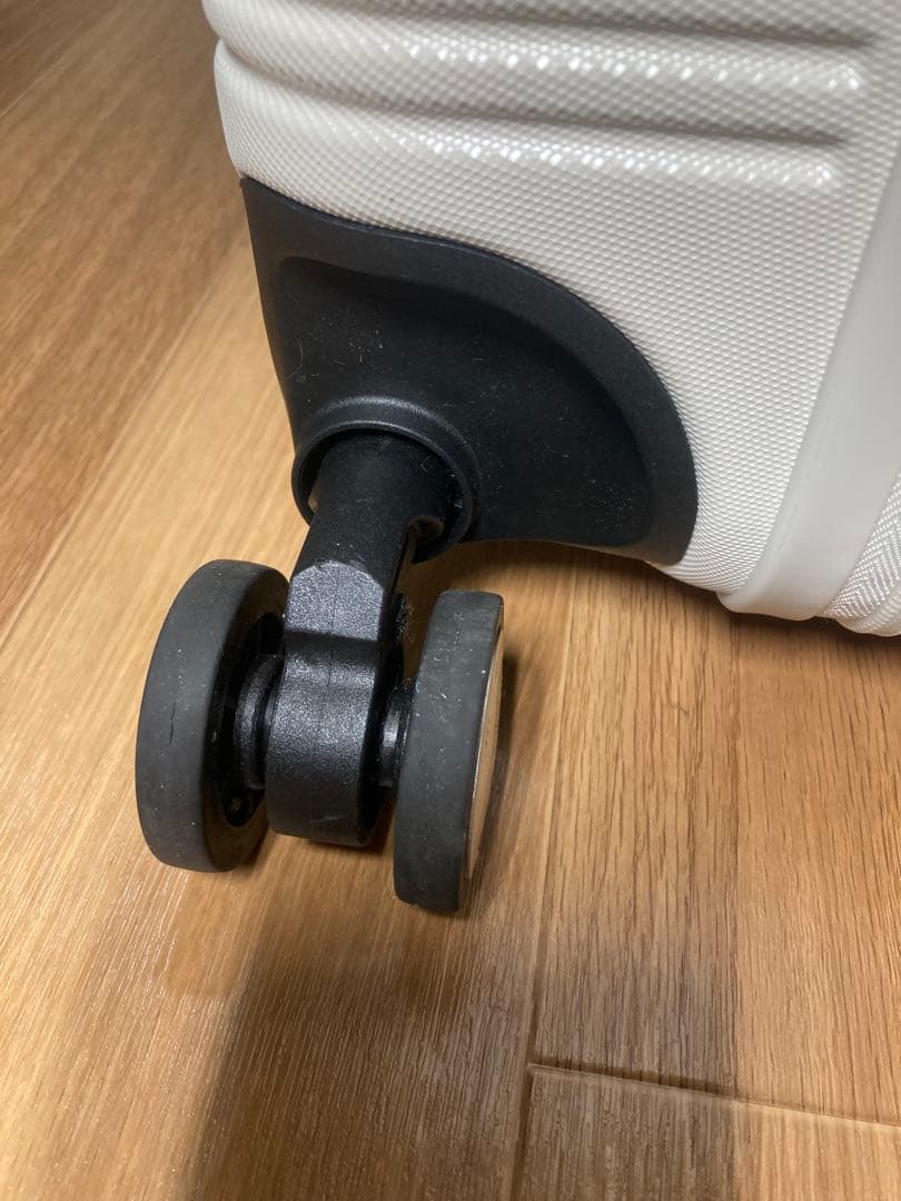 スイスミリタリー 38.5L スーツケース ホワイト 機内持ち込みサイズ