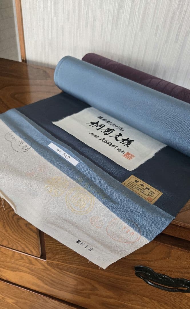 人間国宝 六谷梅軒 桐菊文様 小紋 着物 浜ちりめん まるまん光彩