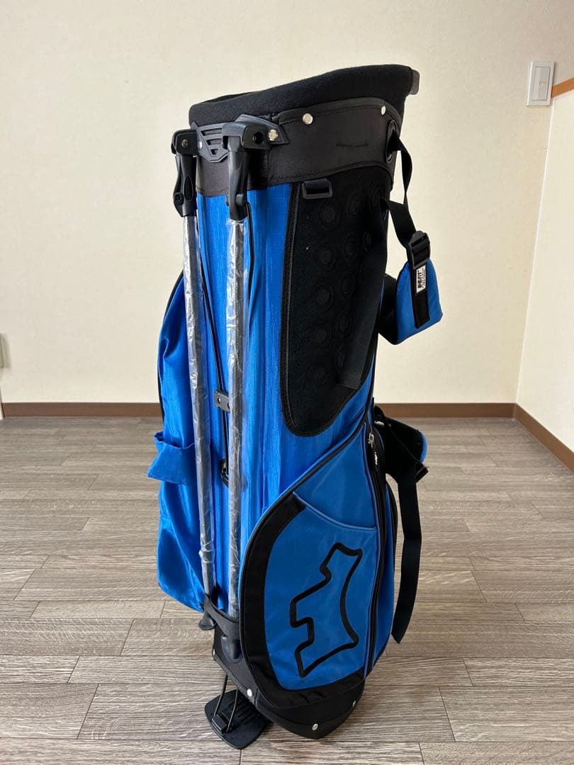 鮮やかなブルーがゴルフ場にはえます！スタンド式キャディバック 軽量で