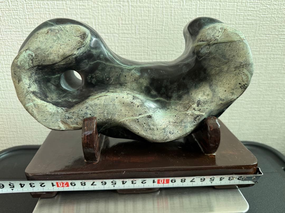 一点物 白蛇石 秩父 埼玉産 勾玉 蛇 鑑賞石 天然石 干支 巳年 蛇紋