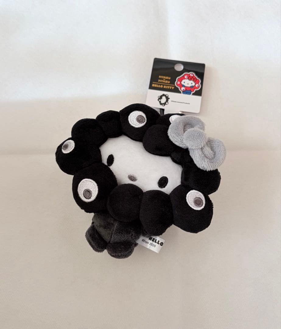万博 サンリオ ミャクミャク ぬいぐるみ 黒 赤 キティ キーホルダー セット