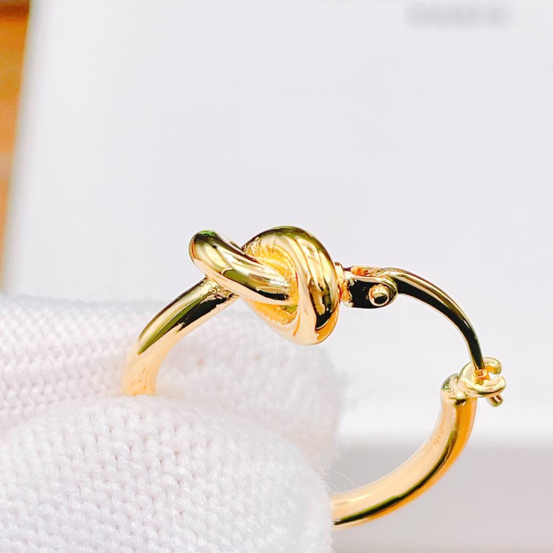 ◇セリーヌ◇ 新品仕上済 ノット スモール フープ ピアス ゴールド 2.61g