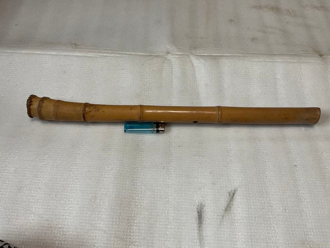 尺八／中古品。作者&銘柄不明。【長さ／57.5cm。直径／11.5cmです。】。