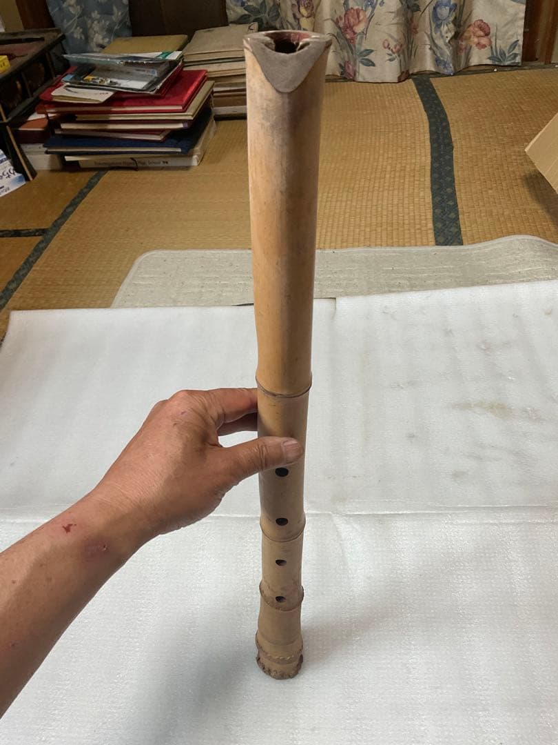 尺八／中古品。作者&銘柄不明。【長さ／57.5cm。直径／11.5cmです。】。