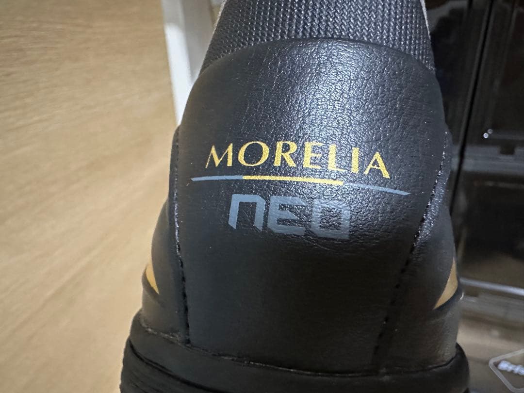 日本未発売 黒×金_ミズノ モレリアネオ4 PRO AS 27.0cm