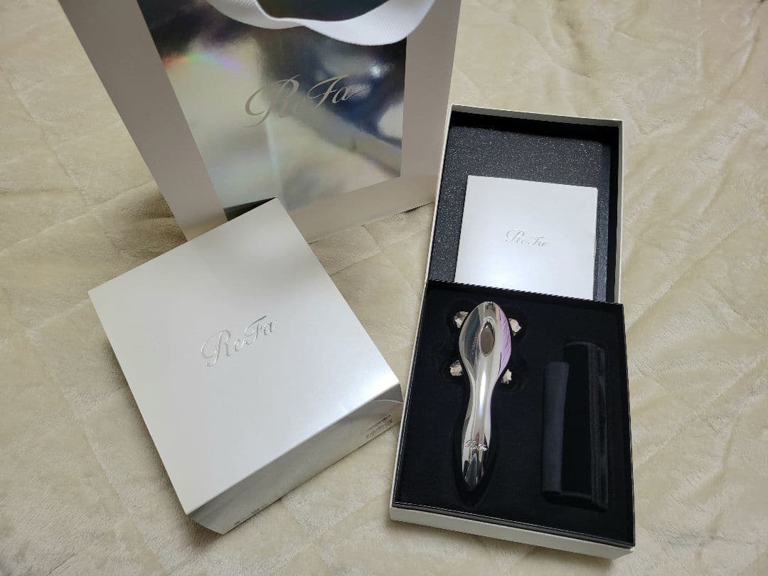 yui様　新品　リファ　フォーカラット　ReFa 4 CARAT　ショッパー付き ReFa（リファ） ReFa 4 CARAT リファフォーカラット 美顔器 MTG RF