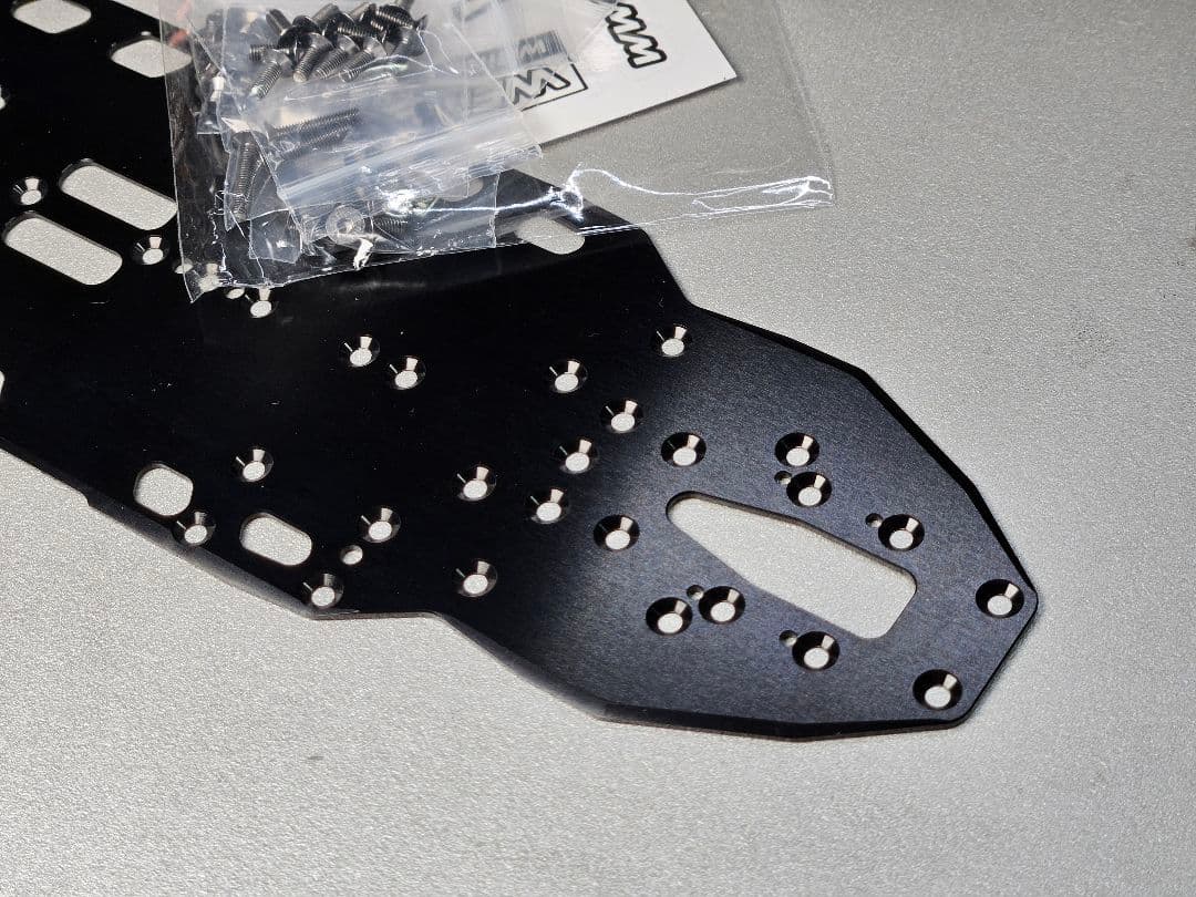 受注生産 XRAY X4 24/25 1.5mm アルミシャーシ+専用ビス