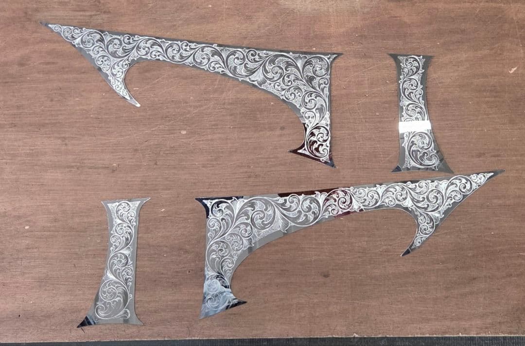 17スーパーグレート等 ウインカーガーニッシュ 唐草削り彫り