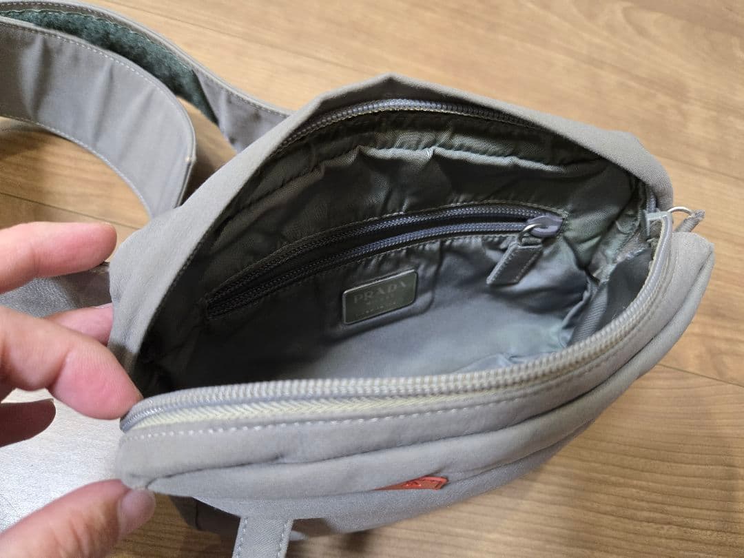 《美品》PRADA(プラダ)ボディーバック