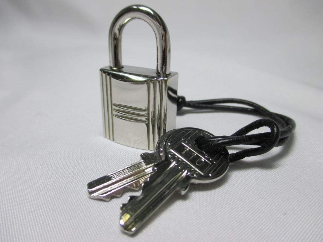 超美品 HERMES エルメス カデナ シルバー 鍵 南京錠 110 カギ - メルカリ