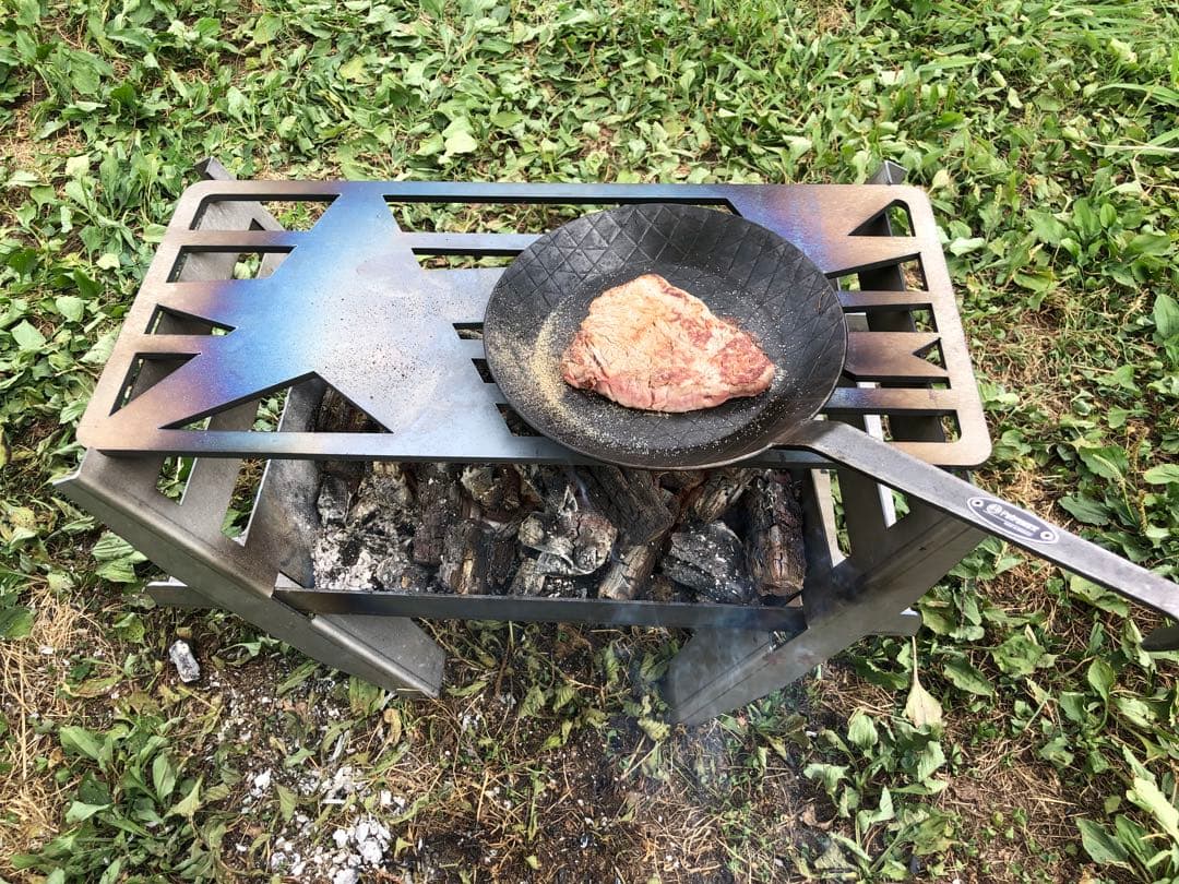 鉄製 焚き火台 星、イナズマデザイン