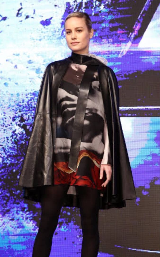 A*a様 《 最高峰の絶品 》 VALENTINO ボウタイ付き レザーケープ