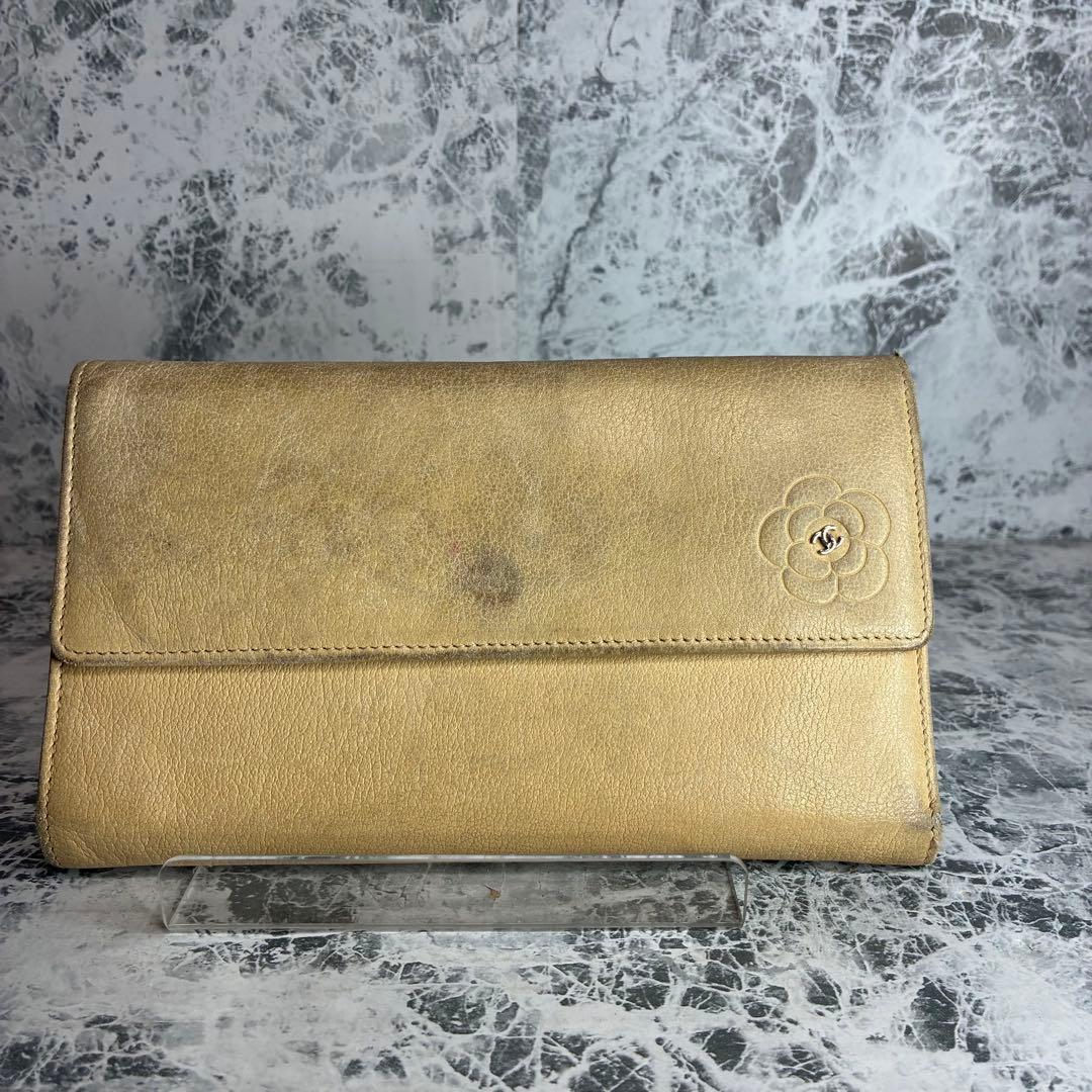 ✨CHANEL✨　シャネル　カメリア　三つ折り財布　長財布 CHANEL（シャネル） カメリア エンボス 三つ折り 長財布 ラムスキン