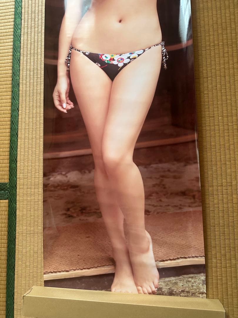 篠崎愛 等身大ポスター 花柄ビキニで挑発