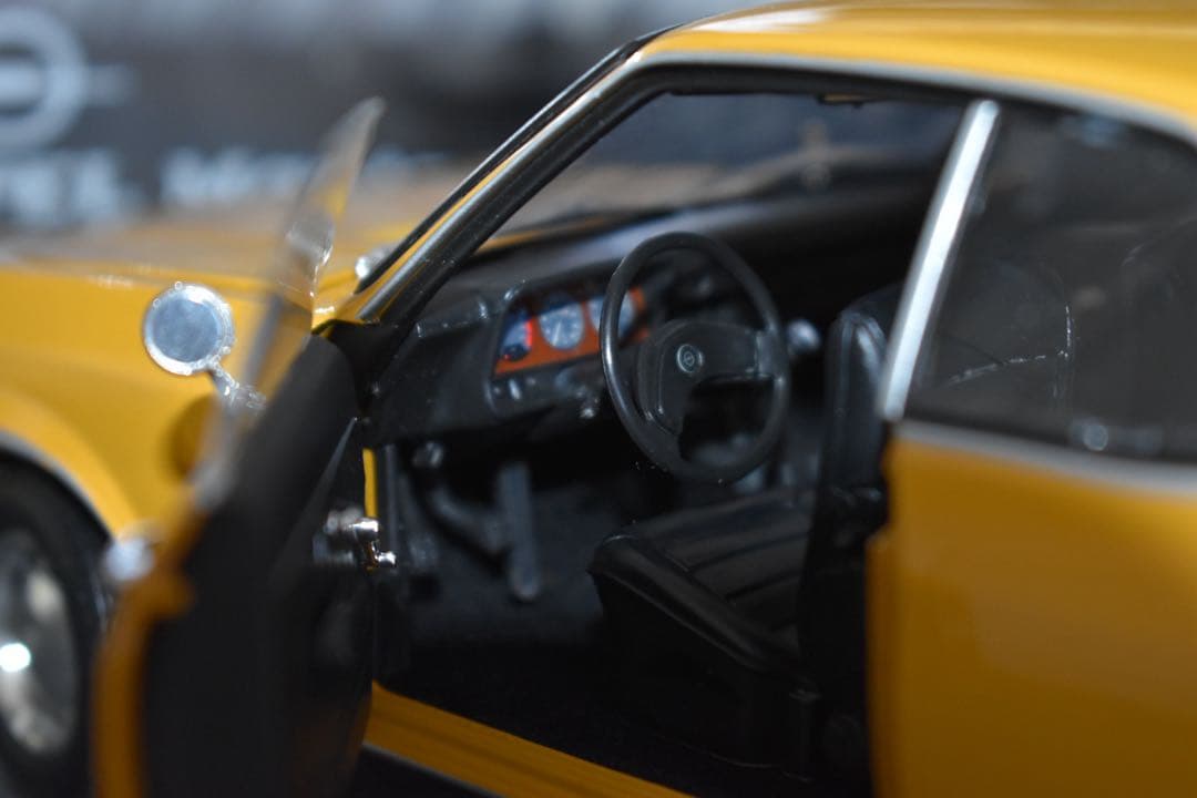 1/18 NOREV ノレブ ´71 オペル マンタ フルディティール ミニカー