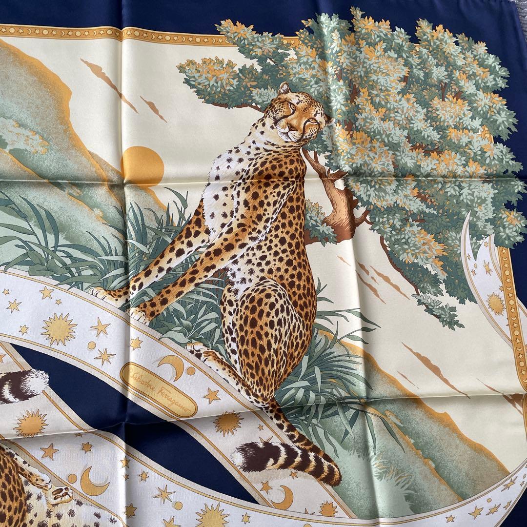 希少 サルヴァトーレフェラガモ シルキースカーフ ヴィンテージ レオパード