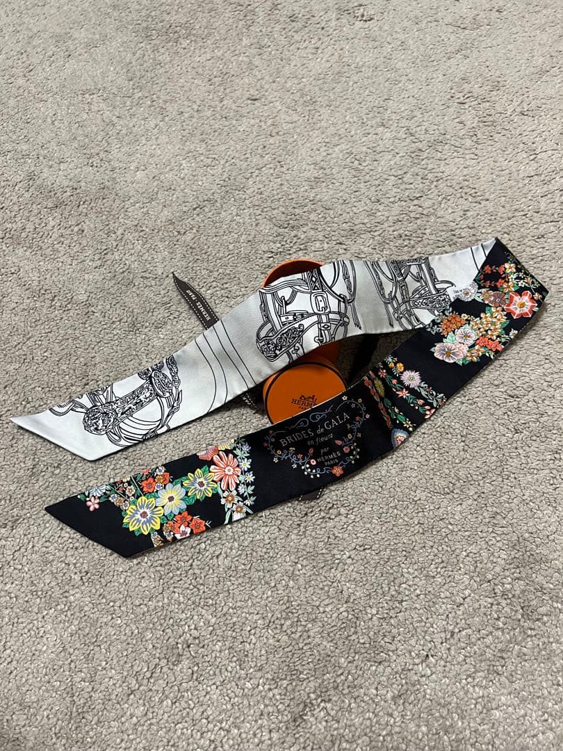 エルメス ツイリー《ブリッド・ドゥ・ガラ・アン・フルール&アイ