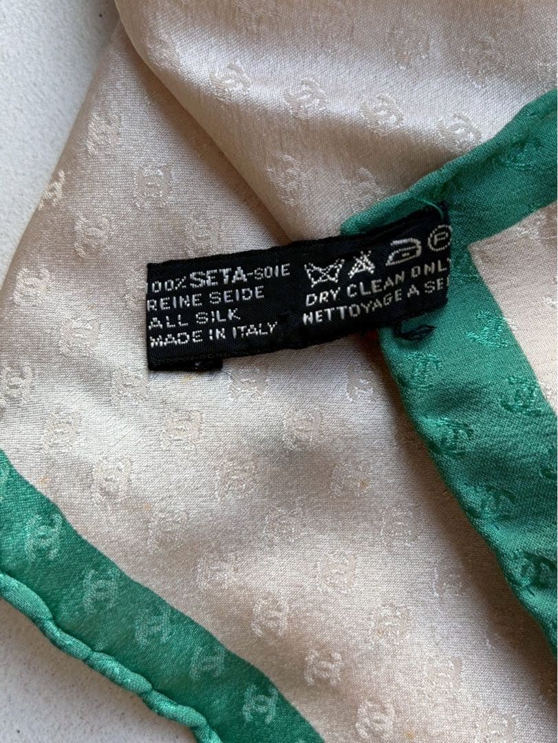 美品】CHANEL ドット柄 シルクスカーフ 85✖️85サイズ イタリア製