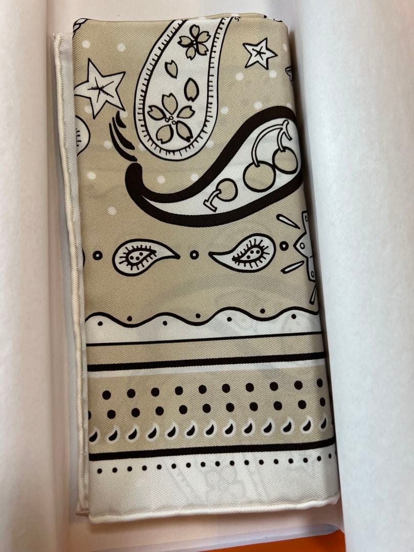 エルメス　シルクバンダナ 《ロデオ・デ・フルーツ》　新品未使用