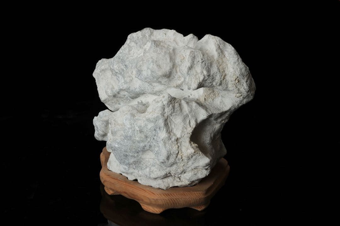 中国 太湖石 木製台座付 5.4kg 鑑賞石 文人石 水石 天然石 盆石 飾石