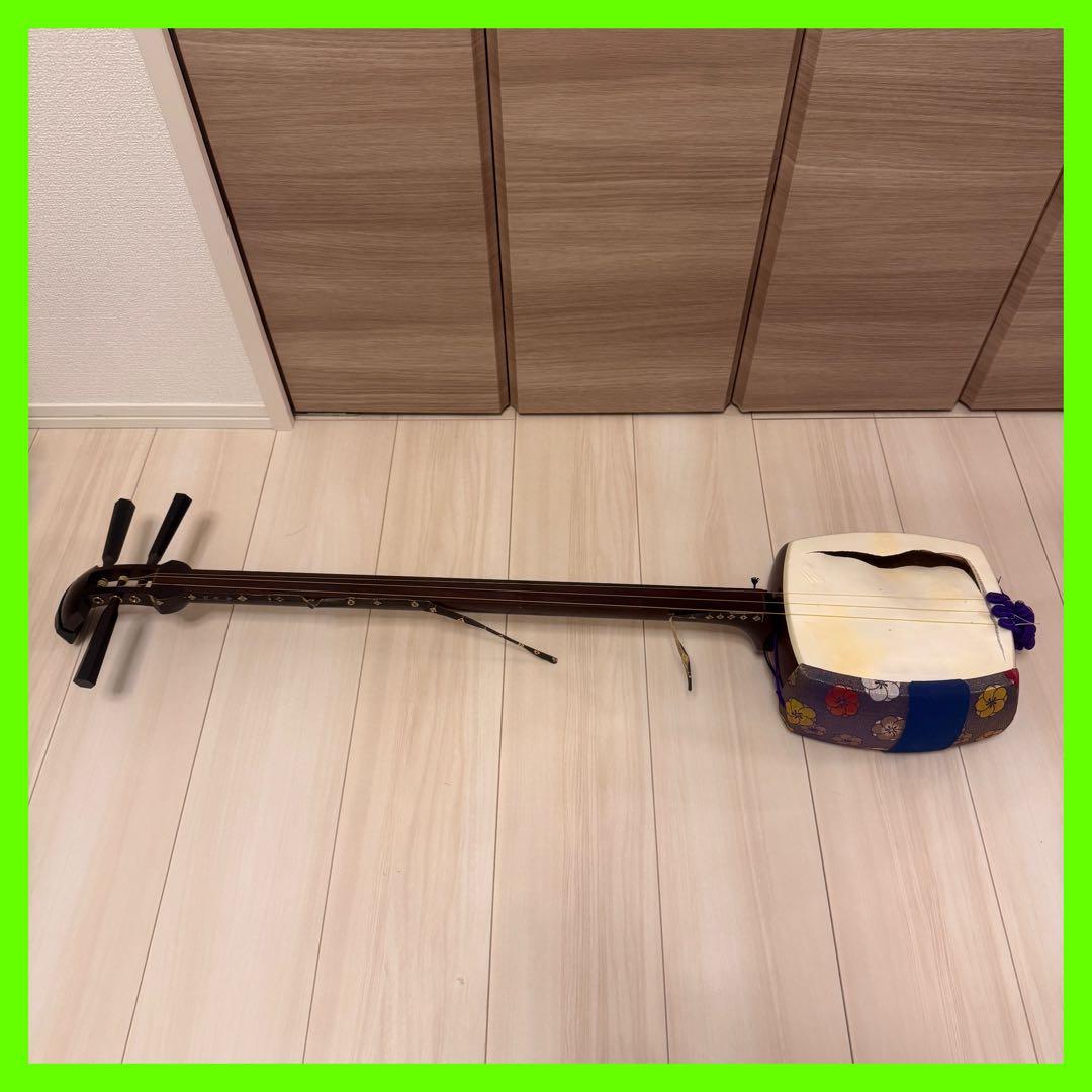 沖縄三線 人工オパールバチ 青紫の中に虹色が輝いてます