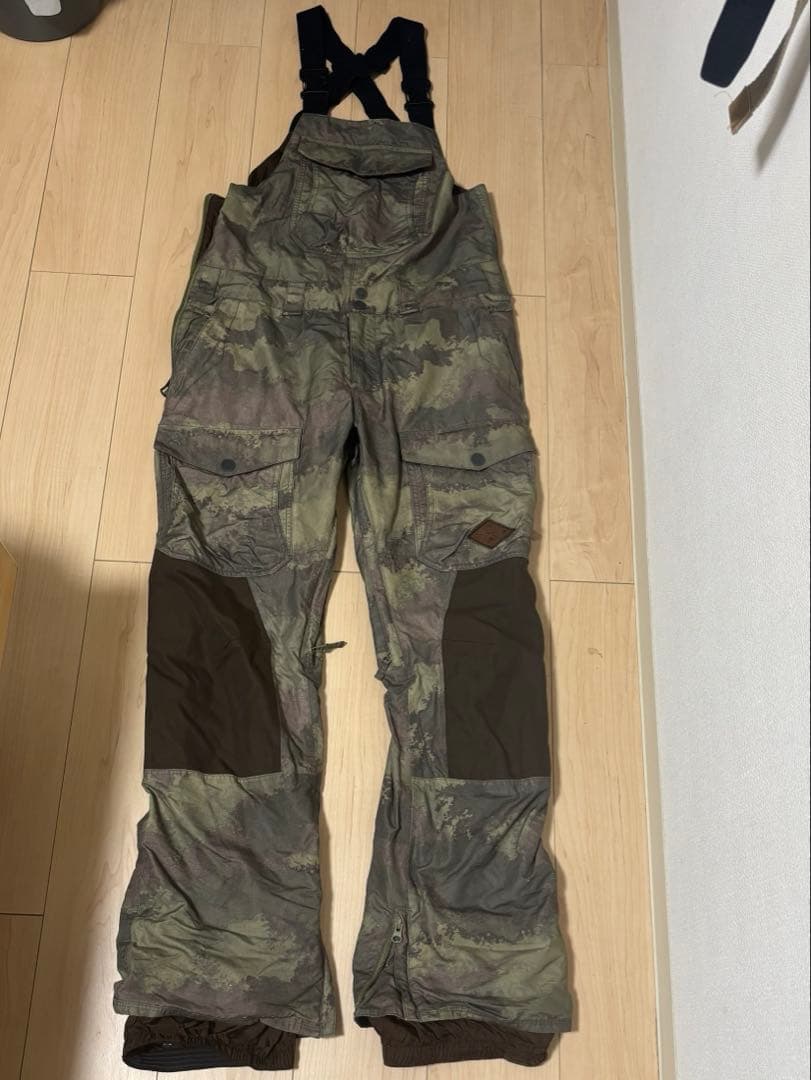 Burton迷彩スノーボードウェアビブパンツ - メルカリ