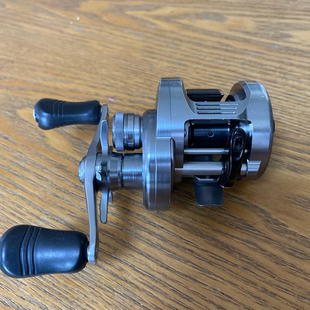 中古　シマノ20カルカッタコンクエスト100DC HG 右巻 シマノ カルカッタ コンクエスト HG 100HG 右 (リール) 価格比較